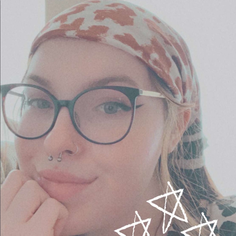 Meet your Posher, Olivia